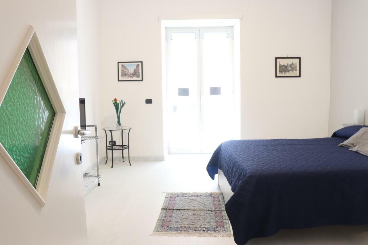 A Tre Passi Dal Duomo Apartment Naples Luaran gambar