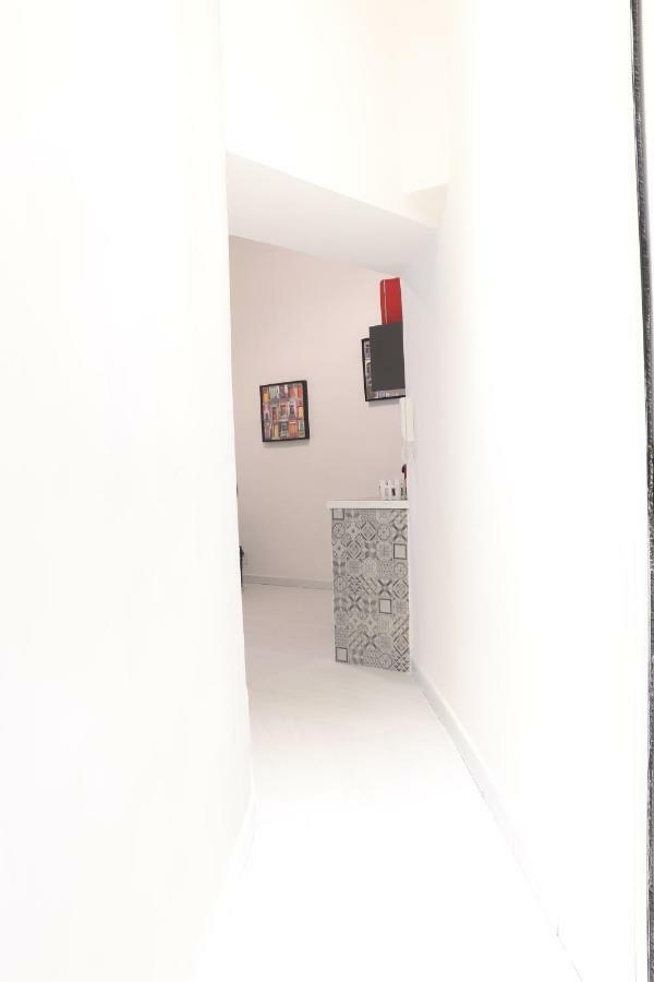 A Tre Passi Dal Duomo Apartment Naples Luaran gambar